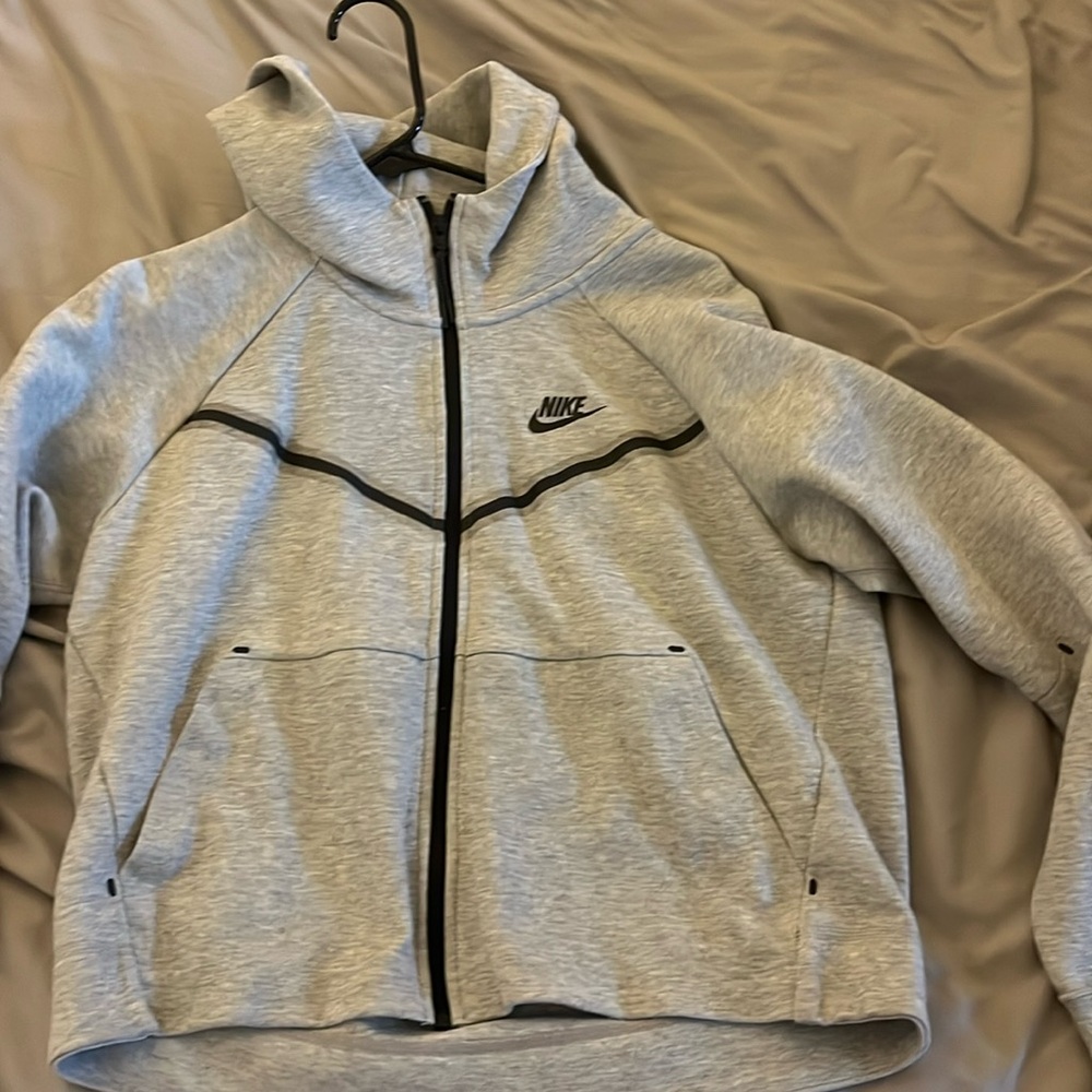 women’s nike tech
